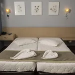 Ifigenia Hotel *