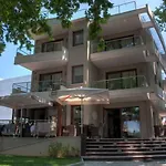 Ifigenia Hotel *